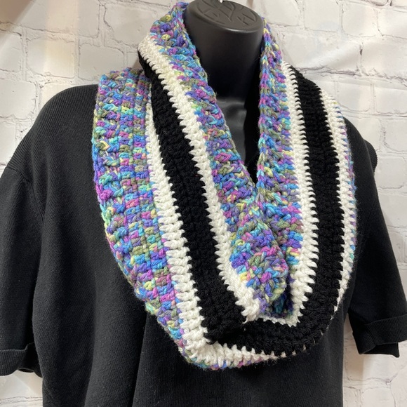 Handmade crochet infinity scarf and head band warmer set - Picture 2 of 5